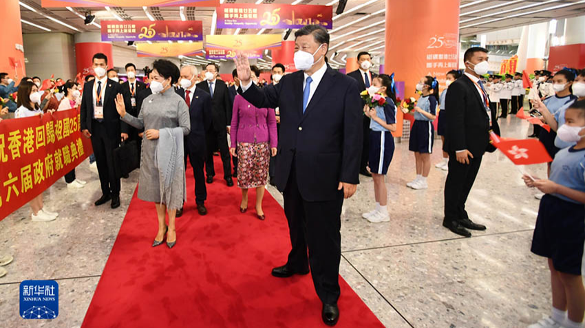 習近平総書記が香港特区訪問の歓迎式典で談話発表