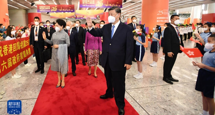 習近平総書記が香港特区訪問の歓迎式典で談話発表