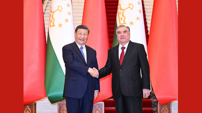 習主席 タジキスタンのラフモン大統領と拡大会合