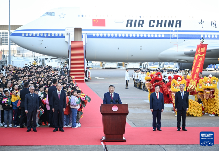 習主席がマカオに到着 空港で書面演説 - フォーカス画像 - 理論中国