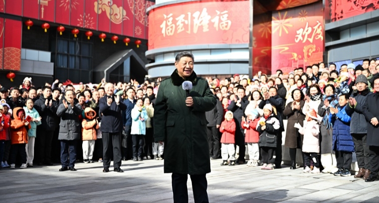 習近平総書記、春節前に北京で基層幹部・住民ねぎらう
