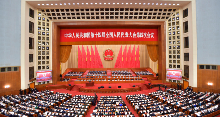 中国第１４期全人代第４回会議第２次全体会議、習近平氏ら党と国家の指導者が出席