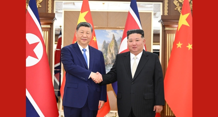 訪朝中の習近平総書記が金正恩朝鮮労働党総書記と会談
